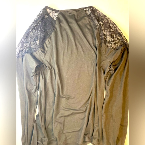 Gray sweater with lace shoulders. - Picture 3 of 3